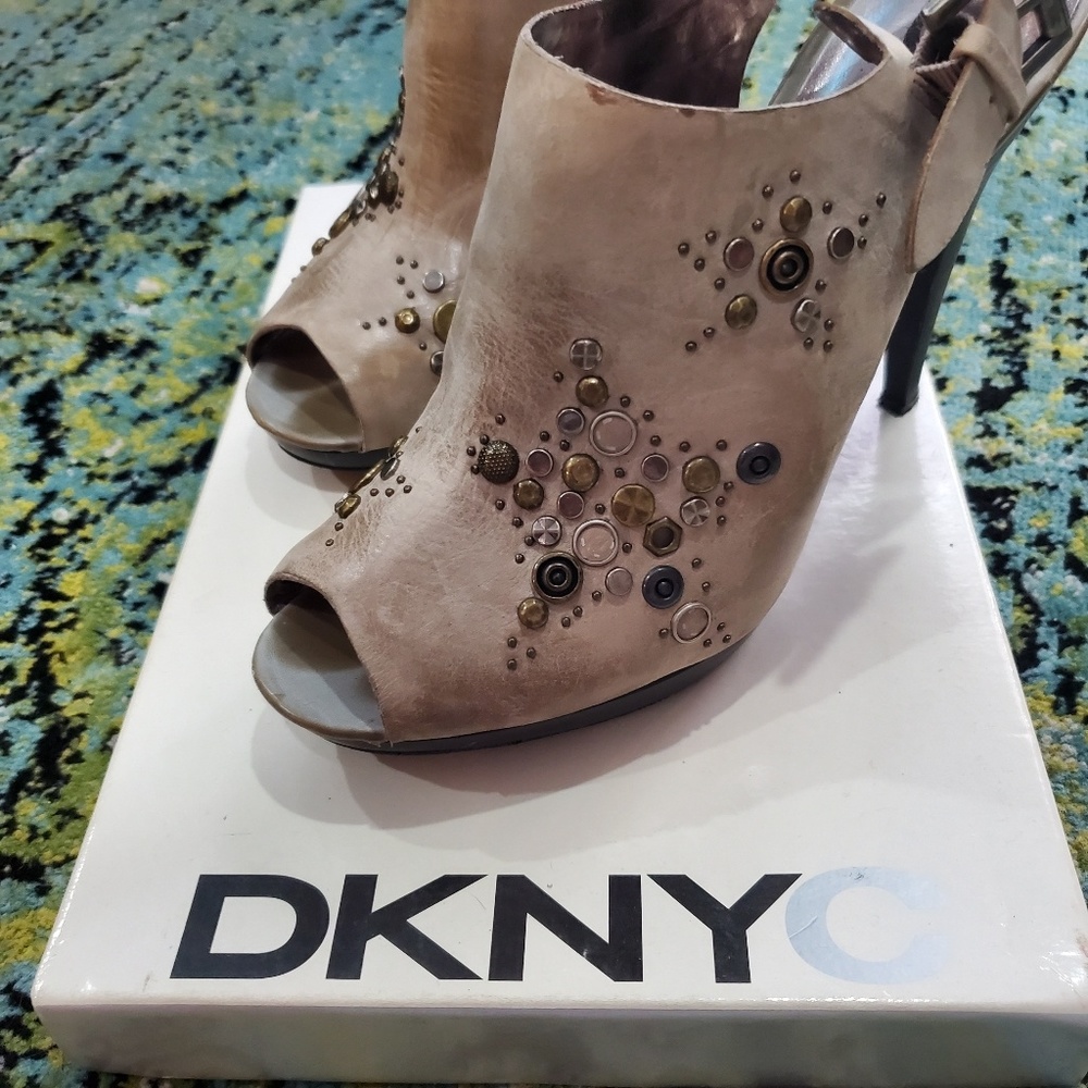 Gorgeous studded peep toe booties DKNY 10 - Picture 6 of 14